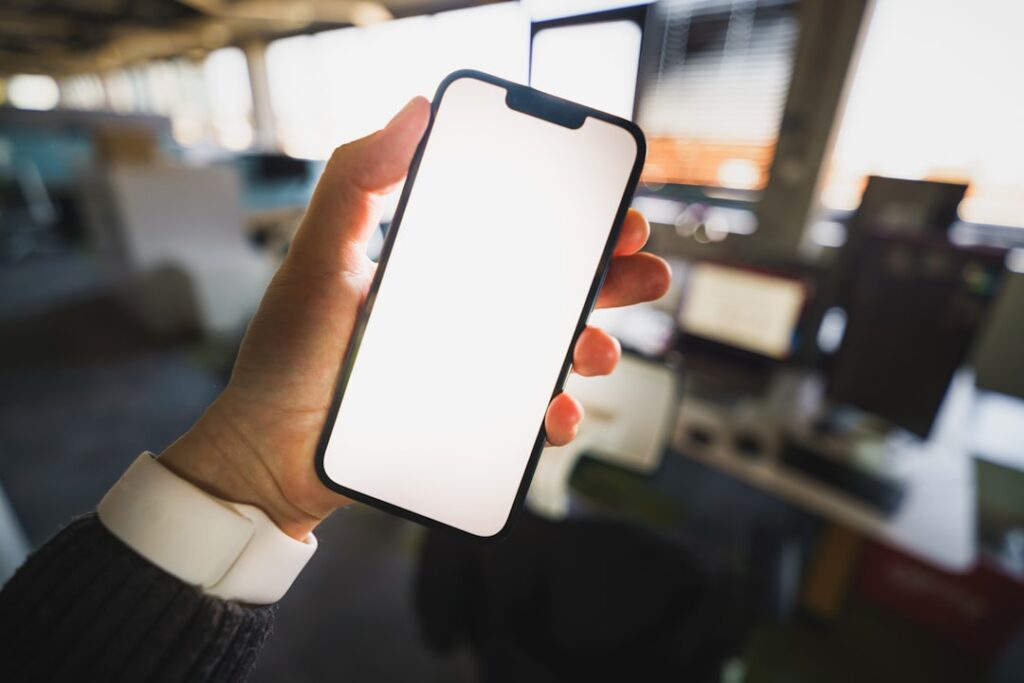 Fraude WhatsApp au Burkina : comment protéger votre business